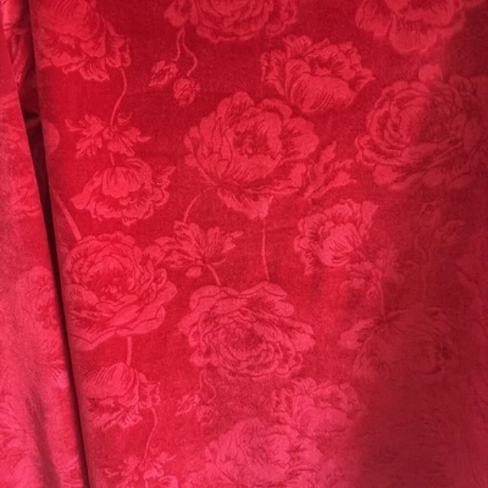 Lane Bryant Velour Red Flower Ladies V-Neck Shirt Size 18/20 - Picture 4 of 4